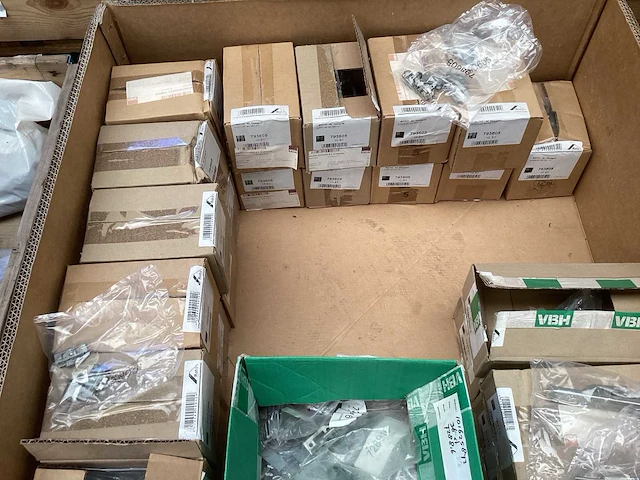 Roto, reynaers, sobinco partij diverse glassteunen en hoekstukken - afbeelding 6 van  41