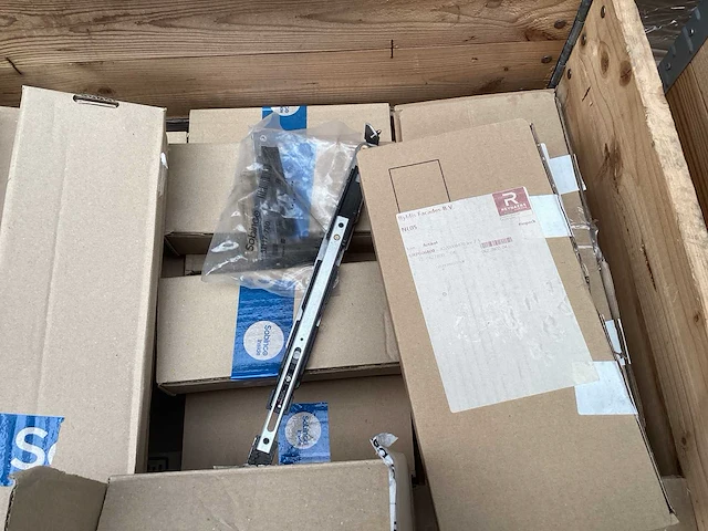 Roto, reynaers, sobinco partij diverse glassteunen en hoekstukken - afbeelding 21 van  41