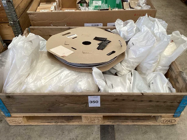 Roto, reynaers, sobinco partij diverse glassteunen en hoekstukken - afbeelding 34 van  41