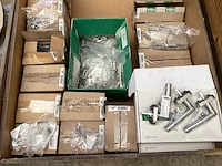 Roto, reynaers, sobinco partij diverse glassteunen en hoekstukken - afbeelding 40 van  41