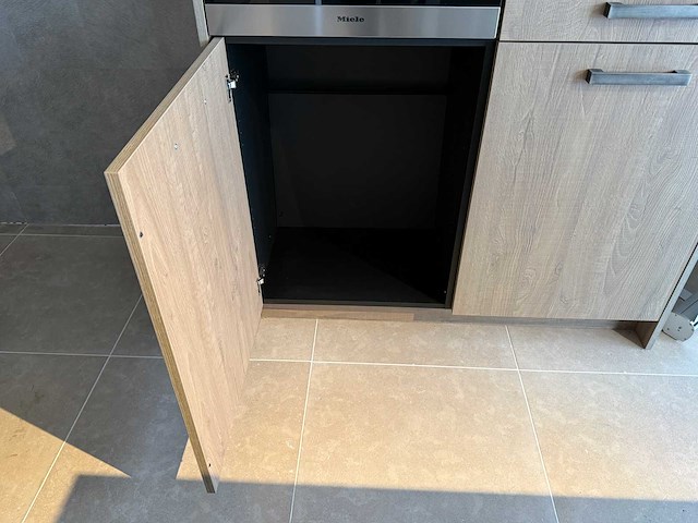 Rotpunkt - showroomkeuken met apparatuur - afbeelding 5 van  39