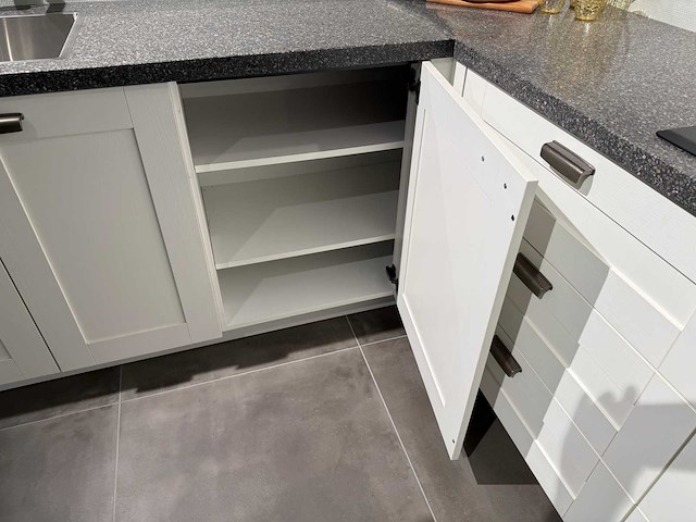 Rotpunkt - showroomkeuken met bosch/inventum apparatuur - afbeelding 11 van  25