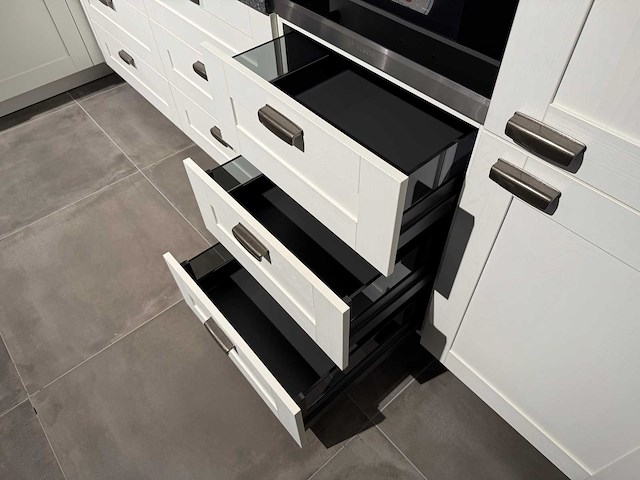 Rotpunkt - showroomkeuken met bosch/inventum apparatuur - afbeelding 2 van  25