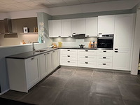 Rotpunkt - showroomkeuken met bosch/inventum apparatuur - afbeelding 1 van  25