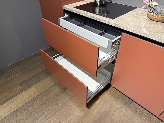 Rotpunkt - showroomkeuken met inventum apparatuur - afbeelding 2 van  20