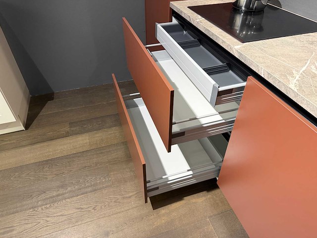 Rotpunkt - showroomkeuken met inventum apparatuur - afbeelding 3 van  20