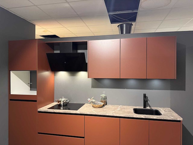 Rotpunkt - showroomkeuken met inventum apparatuur - afbeelding 15 van  20