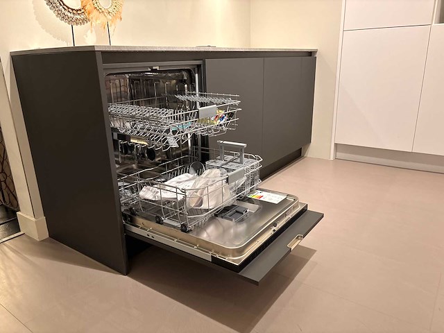 Rotpunkt - showroomkeuken met pelgrim apparatuur - afbeelding 15 van  35