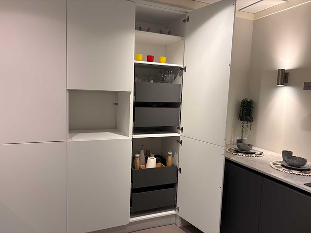Rotpunkt - showroomkeuken met pelgrim apparatuur - afbeelding 5 van  32