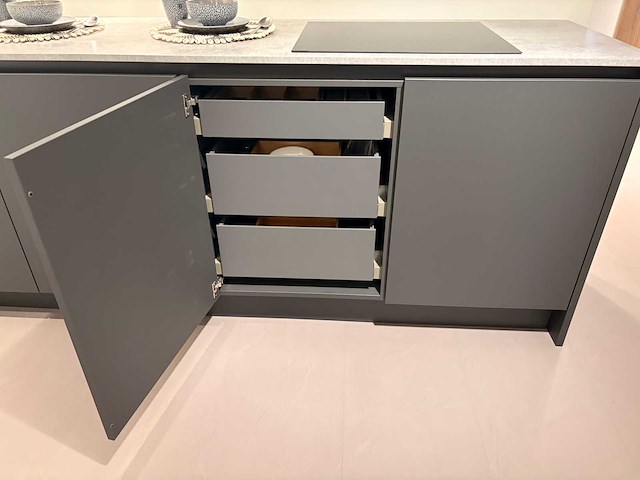 Rotpunkt - showroomkeuken met pelgrim apparatuur - afbeelding 8 van  32