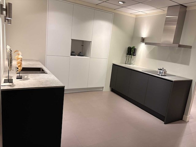 Rotpunkt - showroomkeuken met pelgrim apparatuur - afbeelding 1 van  32