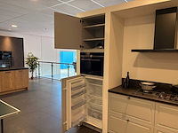 Rotpunkt - showroomkeuken met pelgrim/siemens apparatuur - afbeelding 5 van  27