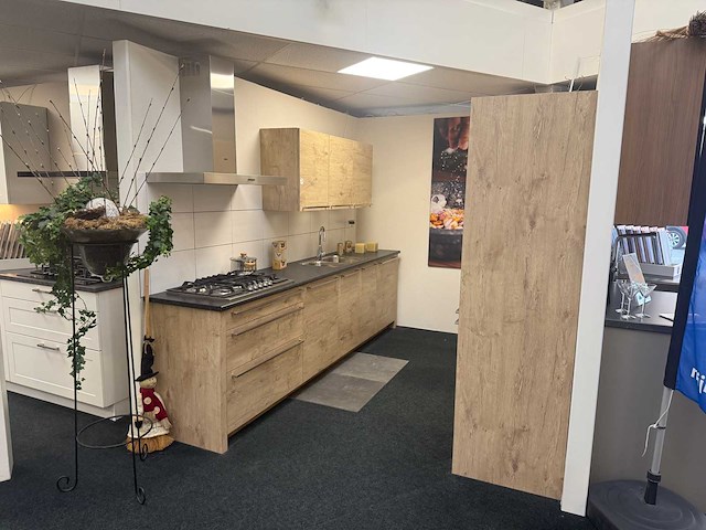 Rotpunkt - showroomkeuken - afbeelding 1 van  34