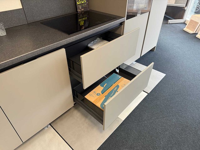 Rotpunkt - showroomkeuken - afbeelding 3 van  28