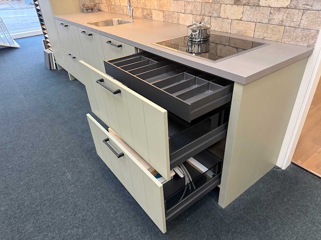 Rotpunkt - showroomkeuken - afbeelding 18 van  23