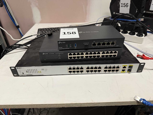 Router & switch (5x) - afbeelding 1 van  5