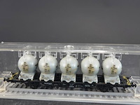 Rowa? containerdraagwagen beladen met vijf grijze bolcontainers van de deutsche bundesbahn (db) - afbeelding 2 van  3