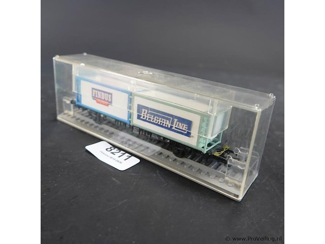 Rowa? containerwagon met twee containers, waarvan één met de opdruk "findus tiefgekühlt" (blauw) en één met "belgian line" (lichtgroen) - afbeelding 1 van  3