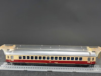 Rowa? personenrijtuig (1e klasse tee) van de duitse spoorwegen (db) in de klassieke rood-beige trans europ express (tee) kleurstelling - afbeelding 2 van  3