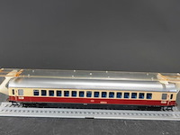 Rowa? spoorwegrijtuig eerste klas ic/tee grootrijtuig (type apümh 121 of vergelijkbaar) van de duitse spoorwegen (db) in de rood-crème trans europ express (tee) - afbeelding 2 van  3