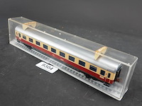 Rowa? tee personenrijtuig van de duitse spoorwegen (db) in de bekende rood-beige trans europ express (tee) - afbeelding 1 van  3