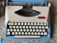 Royal blue typemachine