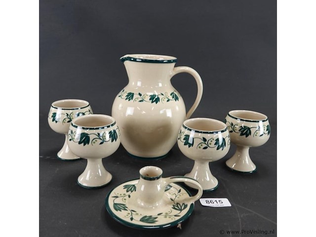 Royal boch?. schenkkan met kelkkommen en kandelaar - afbeelding 1 van  5