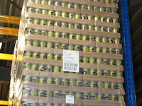 Royal club bitter lemon. 120 trays a 24 blikken 0,33l. totaal 2880 blikken. tht 6-26. bod is inclusief 432 ... - afbeelding 2 van  2
