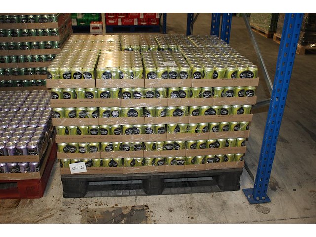 Royal club bitter lemon. 60 trays a 24 blikken 0,33l. totaal 1440 blikken. tht 4-26. bod is inclusief 216 e... - afbeelding 1 van  2
