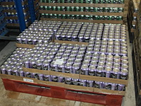 Royal club cassis. 19 trays a 24 blikken 0,33l. totaal 456 blikken. tht 5-26. bod is inclusief 68,40 euro s... - afbeelding 1 van  2