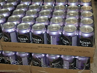 Royal club cassis. 19 trays a 24 blikken 0,33l. totaal 456 blikken. tht 5-26. bod is inclusief 68,40 euro s... - afbeelding 2 van  2