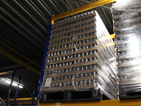 Royal club tonic. 120 trays a 24 blikken 0,33l. totaal 2880 blikken. tht 7-25. bod is inclusief 432 euro st... - afbeelding 1 van  2