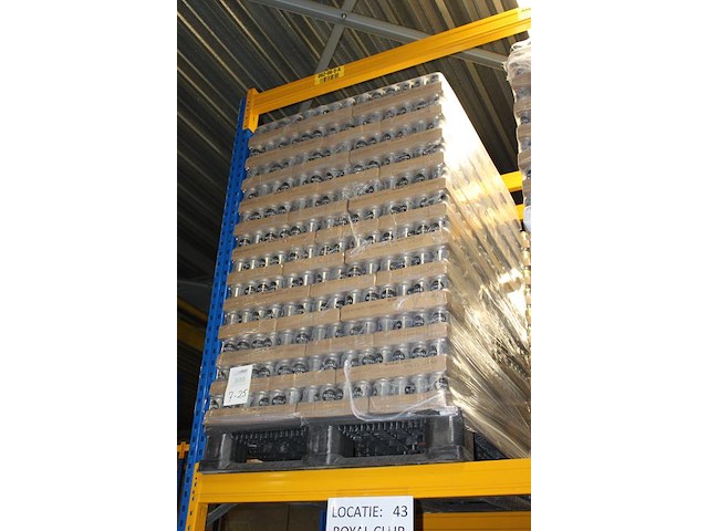 Royal club tonic. 120 trays a 24 blikken 0,33l. totaal 2880 blikken. tht 7-25. bod is inclusief 432 euro st... - afbeelding 2 van  2