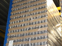 Royal club tonic. 120 trays a 24 blikken 0,33l. totaal 2880 blikken. tht 7-25. bod is inclusief 432 euro st... - afbeelding 2 van  2