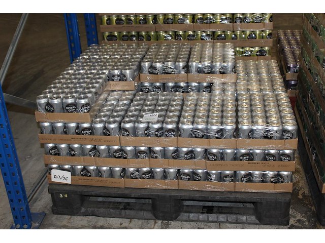 Royal club tonic. 35 trays a 24 blikken 0,33l. totaal 840 blikken. tht 3-26. bod is inclusief 126 euro stat... - afbeelding 1 van  2