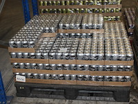 Royal club tonic. 35 trays a 24 blikken 0,33l. totaal 840 blikken. tht 3-26. bod is inclusief 126 euro stat... - afbeelding 1 van  2