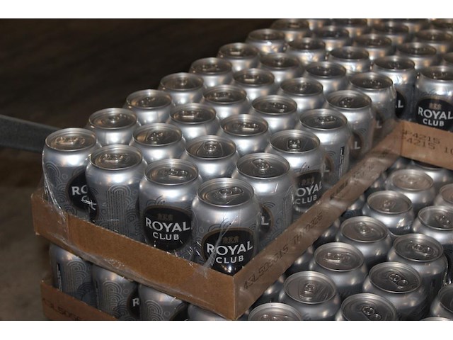 Royal club tonic. 35 trays a 24 blikken 0,33l. totaal 840 blikken. tht 3-26. bod is inclusief 126 euro stat... - afbeelding 2 van  2