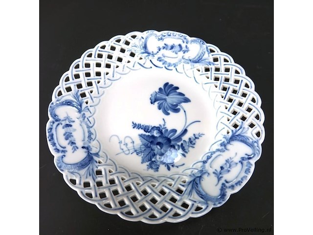 Royal copenhagen ajourgevormd porseleinen sierbord - afbeelding 2 van  5