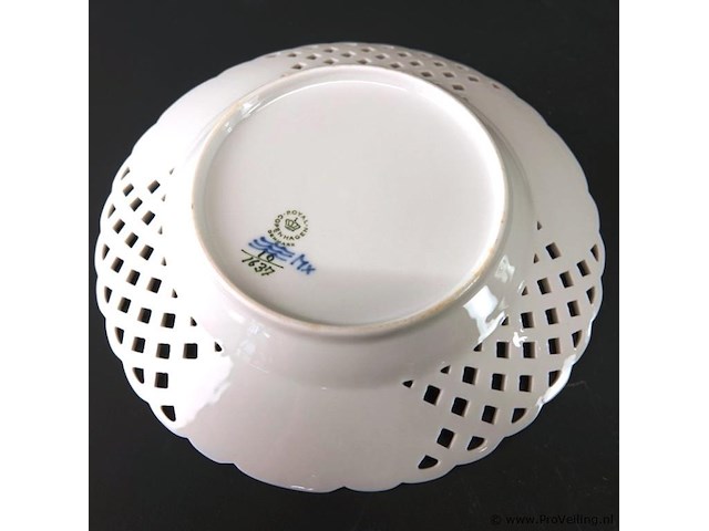Royal copenhagen ajourgevormd porseleinen sierbord - afbeelding 4 van  5