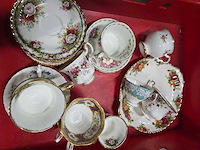 Royal esser, etc. grote partij porselein servies - afbeelding 1 van  14