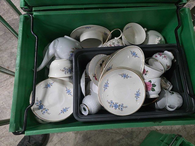 Royal esser, etc. grote partij porselein servies - afbeelding 11 van  14