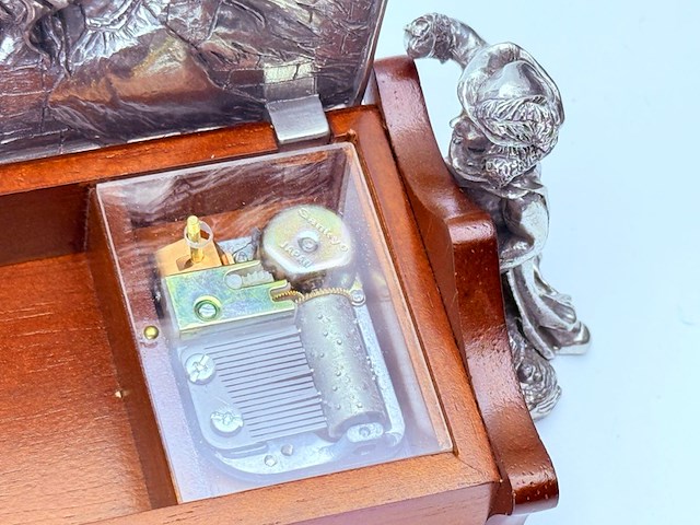 Royal selangor muziekdoos - tin en hout - afbeelding 8 van  9