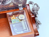 Royal selangor muziekdoos - tin en hout - afbeelding 8 van  9