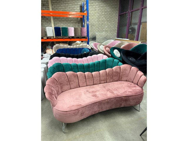 Roze bankje met zilveren poten - afbeelding 1 van  1