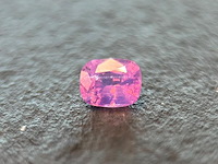 Roze saffier - 0.66 carat natuurlijke roze saffier