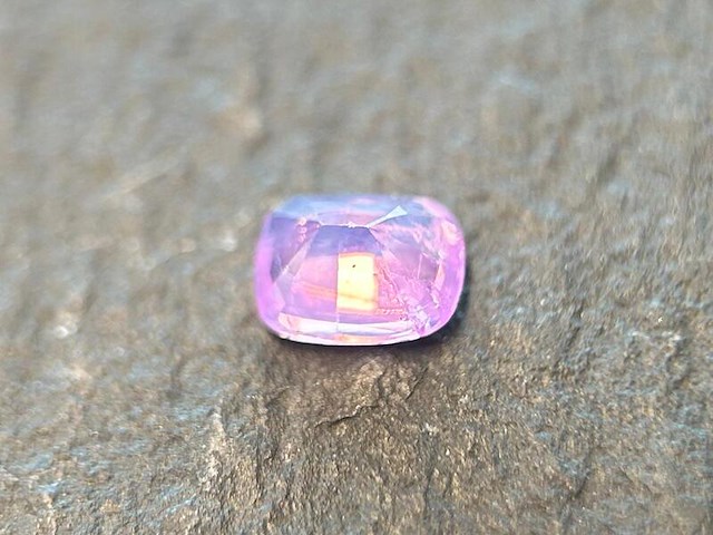 Roze saffier - 0.66 carat natuurlijke roze saffier - afbeelding 3 van  5