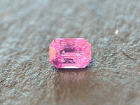Roze saffier - 0.77 carat natuurlijke roze saffier - afbeelding 1 van  5