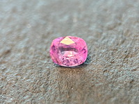 Roze saffier - 1.34 carat natuurlijke roze saffier - afbeelding 1 van  3