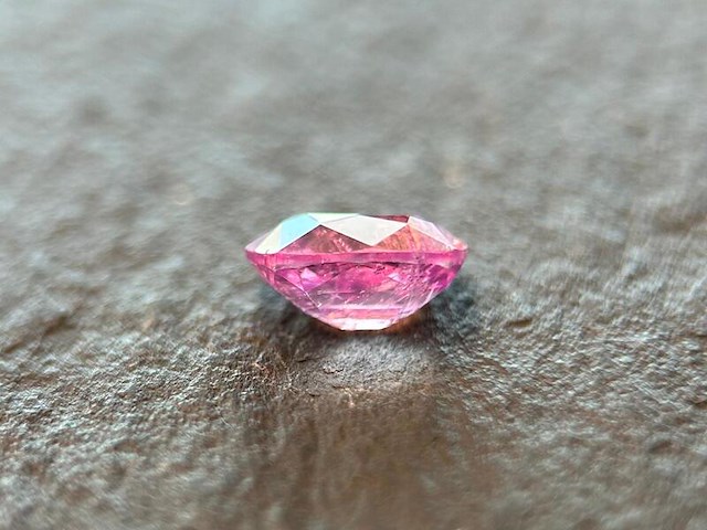 Roze saffier - 1.34 carat natuurlijke roze saffier - afbeelding 3 van  3