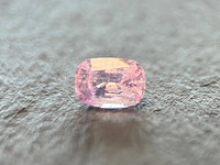 Roze saffier - 1.61 carat natuurlijke roze saffier - afbeelding 1 van  5